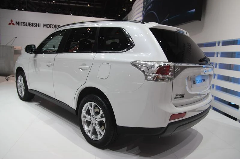 Nowe mitsubishi outlander