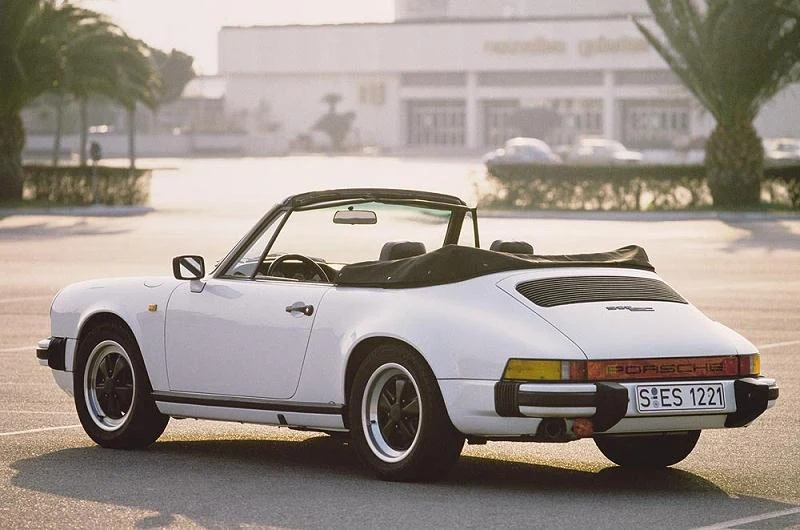 911 SC 3.0 Cabriolet (model year 1983). The first cabriolet in the 911 model range. 911 SC 3.0 Cabriolet (model year 1983). The first cabriolet in the 911 model range.