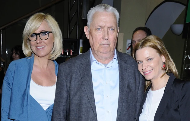 Agata Młynarska z ojcem Wojciechem i siostrą Pauliną na beneficie w radiowej Trójce Agata Młynarska z ojcem Wojciechem i siostrą Pauliną na beneficie w radiowej Trójce