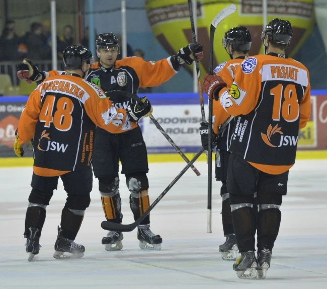 Jastrzębianie już po pierwszej tercji prowadzili 5-0 Jastrzębianie już po pierwszej tercji prowadzili 5-0