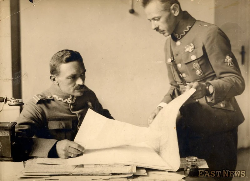Włodzimierz Zagórski z okresu bitwy warszawskiej 1920 r. (po lewej, w randze pułkownika)