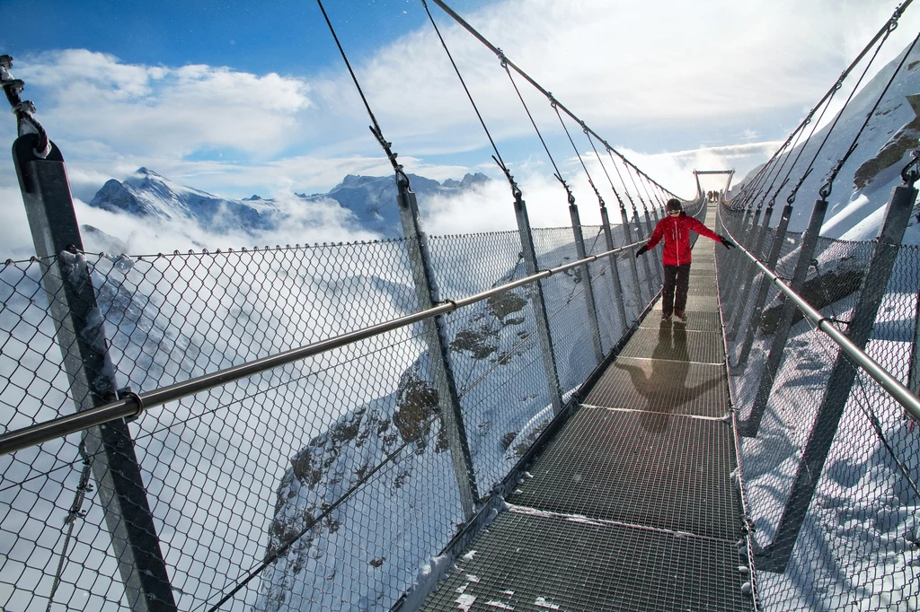 Most Titlis Cliff Walk w Engelbergu położony jest na wysokości ponad 3020 m n.p.m