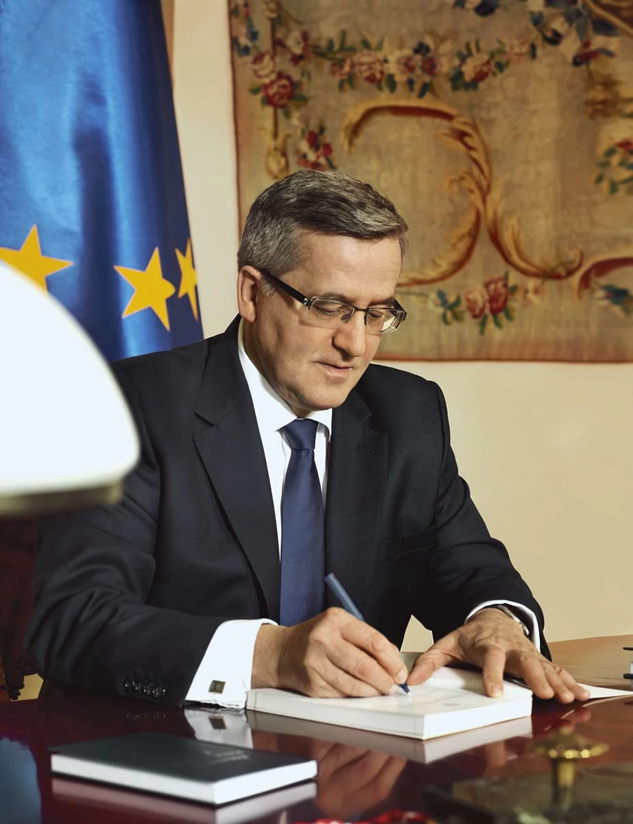 W rodzinie Bronisława Komorowskiego kobiety miały mocną pozycję, uczestniczyły w każdej sferze życia rodzinnego, także ekonomicznej. Było to coś oczywistego, naturalnego, w czym on dorastał, oddychał tym jak powietrzem. W rodzinie Bronisława Komorowskiego kobiety miały mocną pozycję, uczestniczyły w każdej sferze życia rodzinnego, także ekonomicznej. Było to coś oczywistego, naturalnego, w czym on dorastał, oddychał tym jak powietrzem.