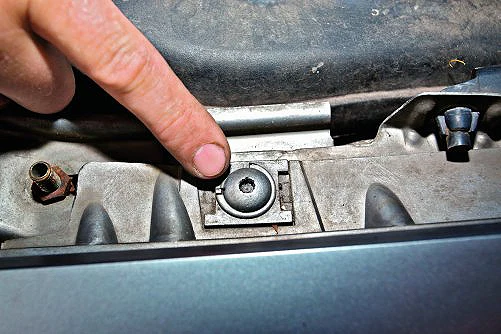 Uszkodzone wkręty plastikowe Uszkodzone wkręty plastikowe