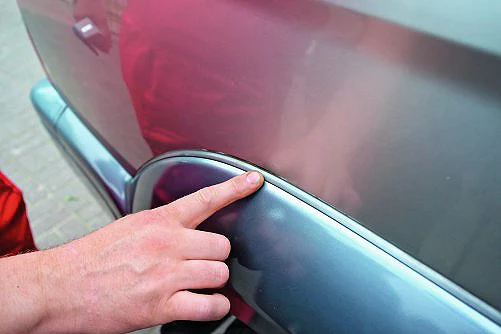 Ślady zdejmowania poszerzeń nadwozia Ślady zdejmowania poszerzeń nadwozia