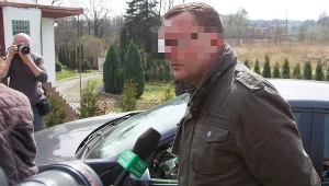 Dariusz P. przed domem w Jastrzębiu Zdroju.