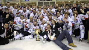 Radość mistrzów Polski - hokeistów Ciarko PBS Bank Sanok