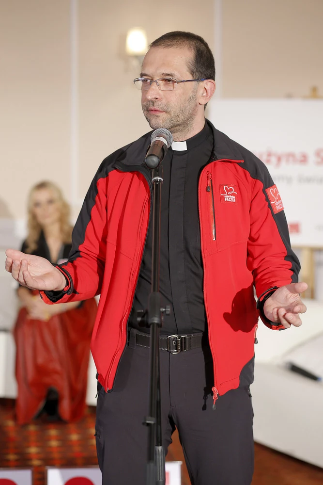 - Wierzę, że o dobrych rzeczach można mówić w sposób ciekawy, interesujący i przekonujący. Każda pomoc, której udzielamy to jest pomoc konkretna, celowa. Chcemy razem zmienić świat na lepsze, a ta nasza "paczka" to po prostu klimat życia" – przekonuje prezes Stowarzyszenia Wiosna. - Wierzę, że o dobrych rzeczach można mówić w sposób ciekawy, interesujący i przekonujący. Każda pomoc, której udzielamy to jest pomoc konkretna, celowa. Chcemy razem zmienić świat na lepsze, a ta nasza "paczka" to po prostu klimat życia" – przekonuje prezes Stowarzyszenia Wiosna.
