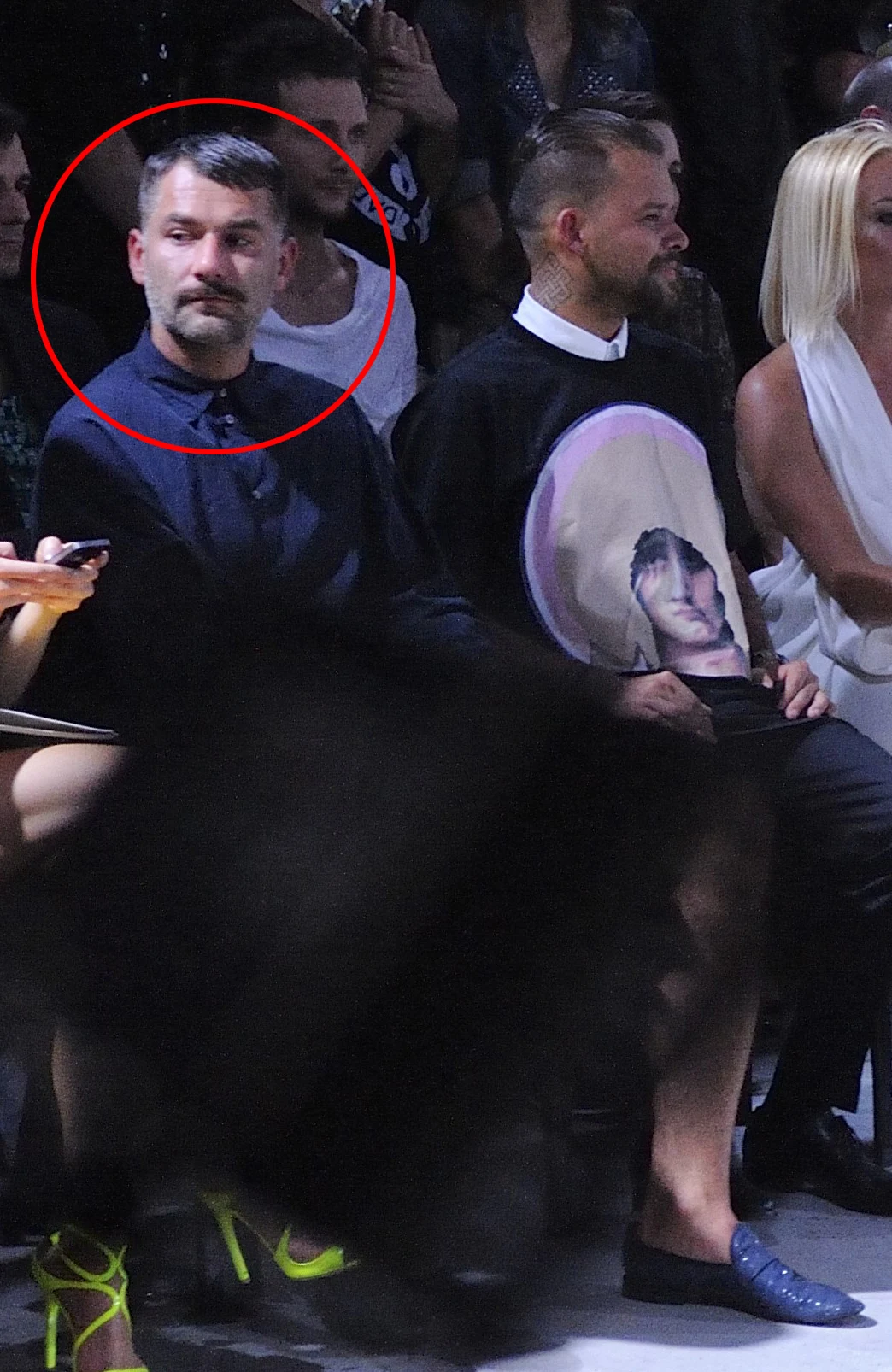 Michał Piróg ze swoim chłopakiem na pokazie Przybylskiego Michał Piróg ze swoim chłopakiem na pokazie Przybylskiego