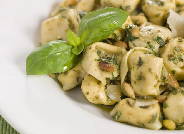 Tortellini z pesto i pomidorkami 