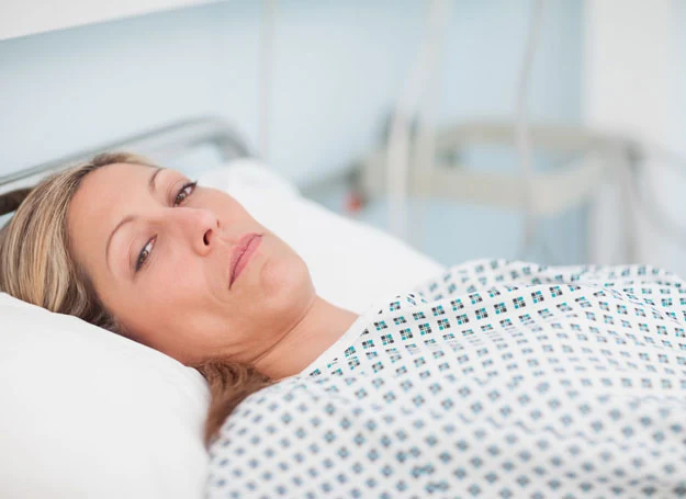 Udar krwotoczny poprzedza silny, „piorunujący” ból głowy, wymioty i drgawki Udar krwotoczny poprzedza silny, „piorunujący” ból głowy, wymioty i drgawki