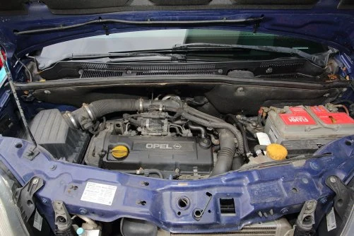 Wysokoprężnej jednostce 1.7 DTI trudno wystawić jednoznaczną ocenę. Jest ekonomiczna, ale pracuje głośno.