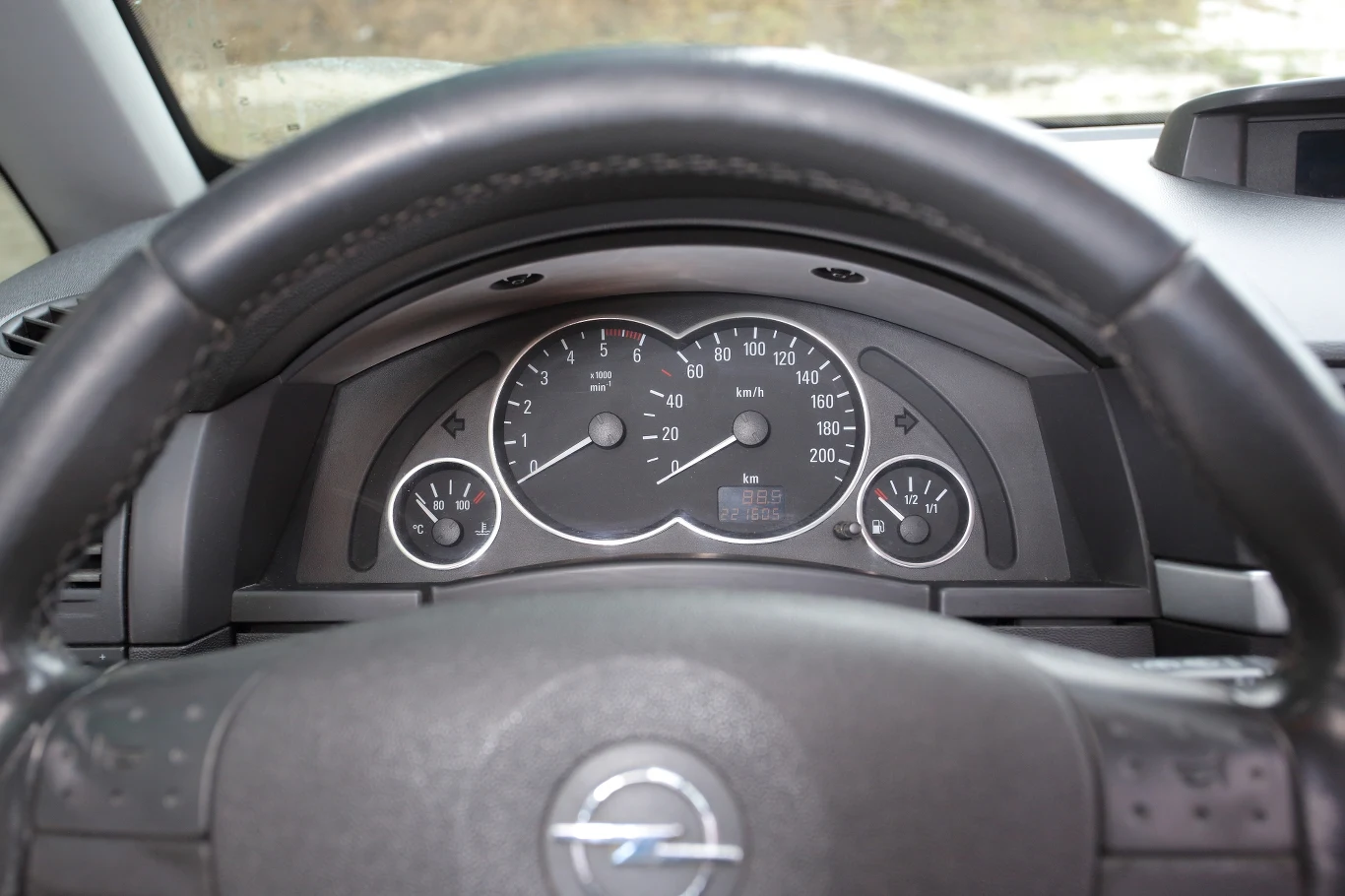 Prezentowany Opel Meriva 1.7 DTI w ciągu 11 lat eksploatacji pokonał dystans 221 000 kilometrów.