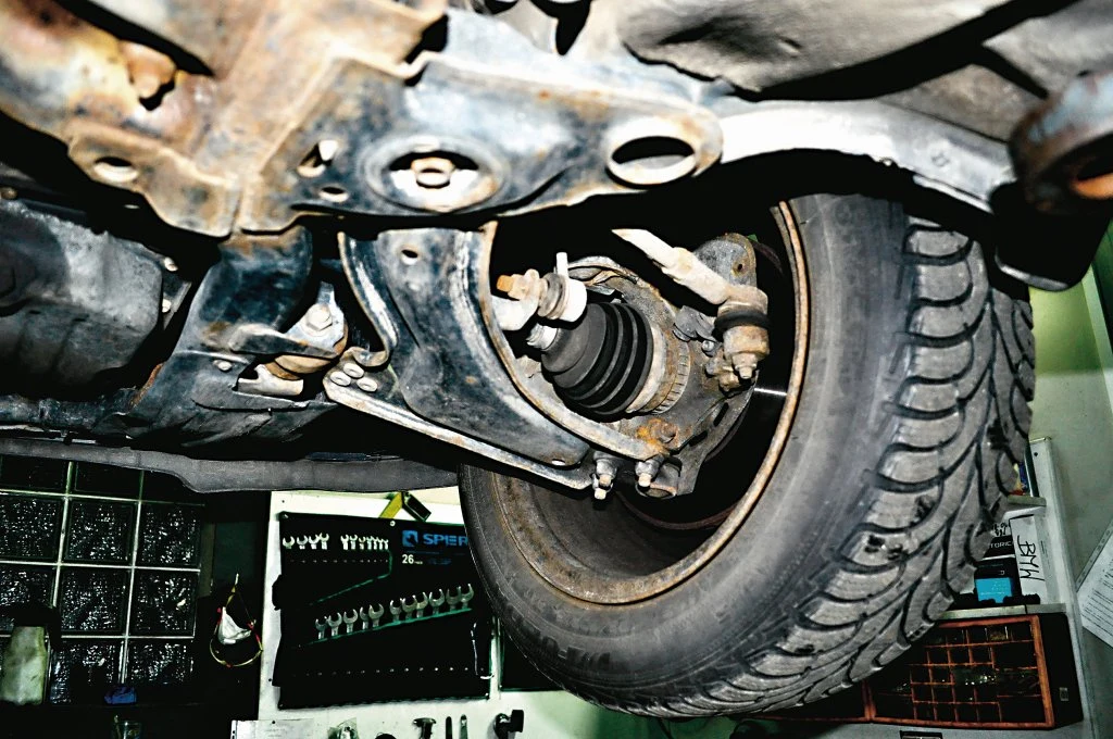 Zawieszenie jest bardzo trwałe. Jak na razie wymiany wymagały tylko końcówki drążków i tuleje.