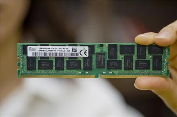 Pamięć DDR4 o pojemności 128 GB. 