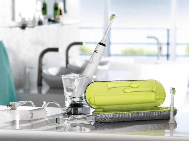 Szczoteczka Sonicare DiamondClean HX9332 jest dostępna również w białym kolorze