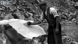 Kamieniołom w Miękini. Z takich głazów porfiru wykonywano formaki