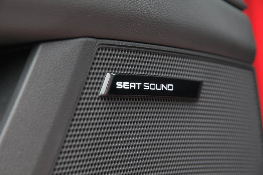 Zestaw audio Seata (10 głośników) wyróżnia się dobrą jakością dźwięku. Zestaw audio Seata (10 głośników) wyróżnia się dobrą jakością dźwięku.