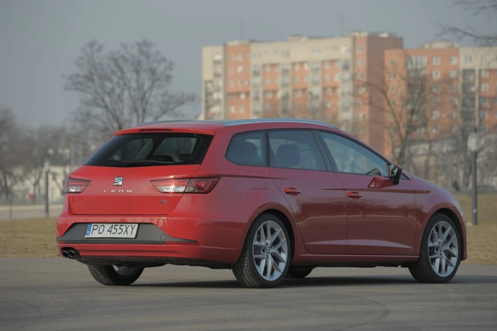 Jak na usportowioną wersję, Leon FR jest stosunkowo dyskretny, co może być zaletą. Jak na usportowioną wersję, Leon FR jest stosunkowo dyskretny, co może być zaletą.