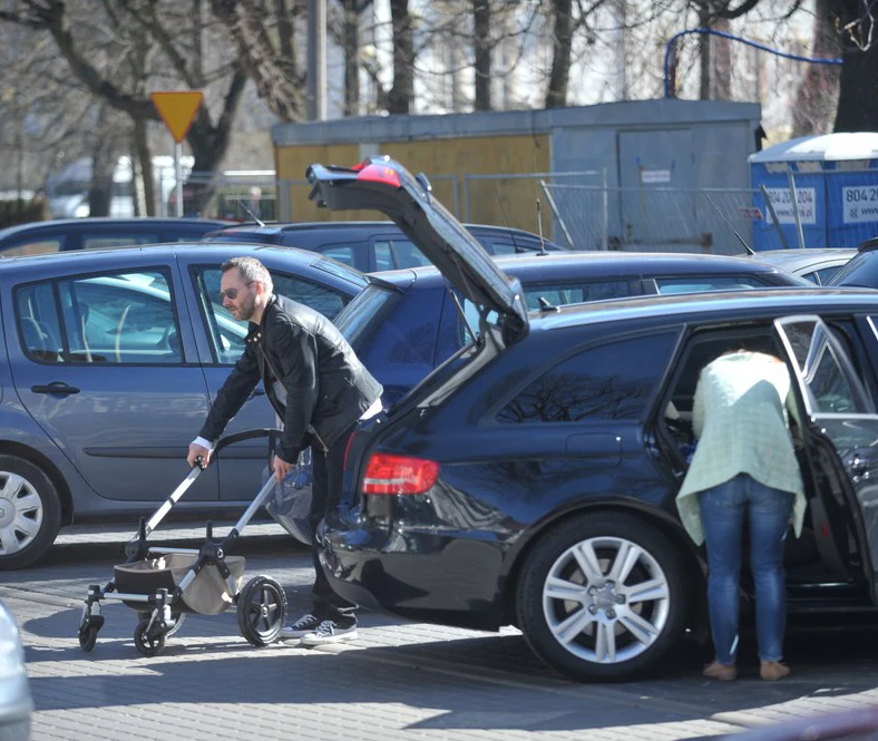 Jarosław Wałęsa z synem i żoną Eweliną