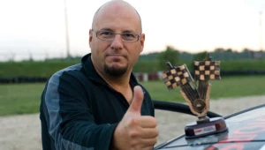 Piotr Gąsowski słynie z zamiłowania do luksusu: - Lubię ładne rzeczy, markowe ciuchy i szybkie samochody - takie jak porsche 911 carrera i Audi Q7, które aktualnie posiadam - przyznaje.  
