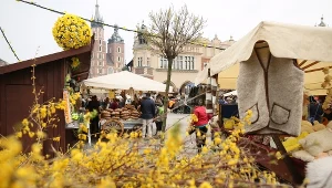 Na zdjęciu tradycyjny jarmark świąteczny na Rynku Głównym w Krakowie
