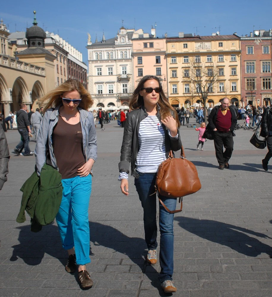 Alicja Bachleda-Curuś na krakowskim rynku