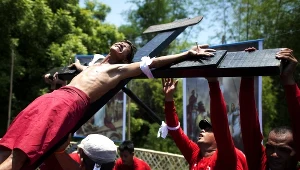 Resort zdrowia Filipin również nie pochwala ukrzyżowań i wskazuje na związane z tym rytuałem niebezpieczeństwa