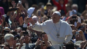 Papież Franciszek na placu św. Piotra