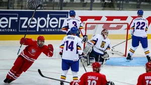 Tomasz Malasiński (pierwszy z lewej) po strzeleniu gola na 3-0