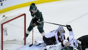 Strzela Mikael Granlund z Minnesota Wild 