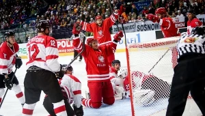 Rutyniarz Leszek Laszkiewicz w wieku 36 lat strzela gola za golem. Polski hokej podnosi się z kolan.