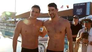 Ryan Lochte (z lewej) i Michael Phelps