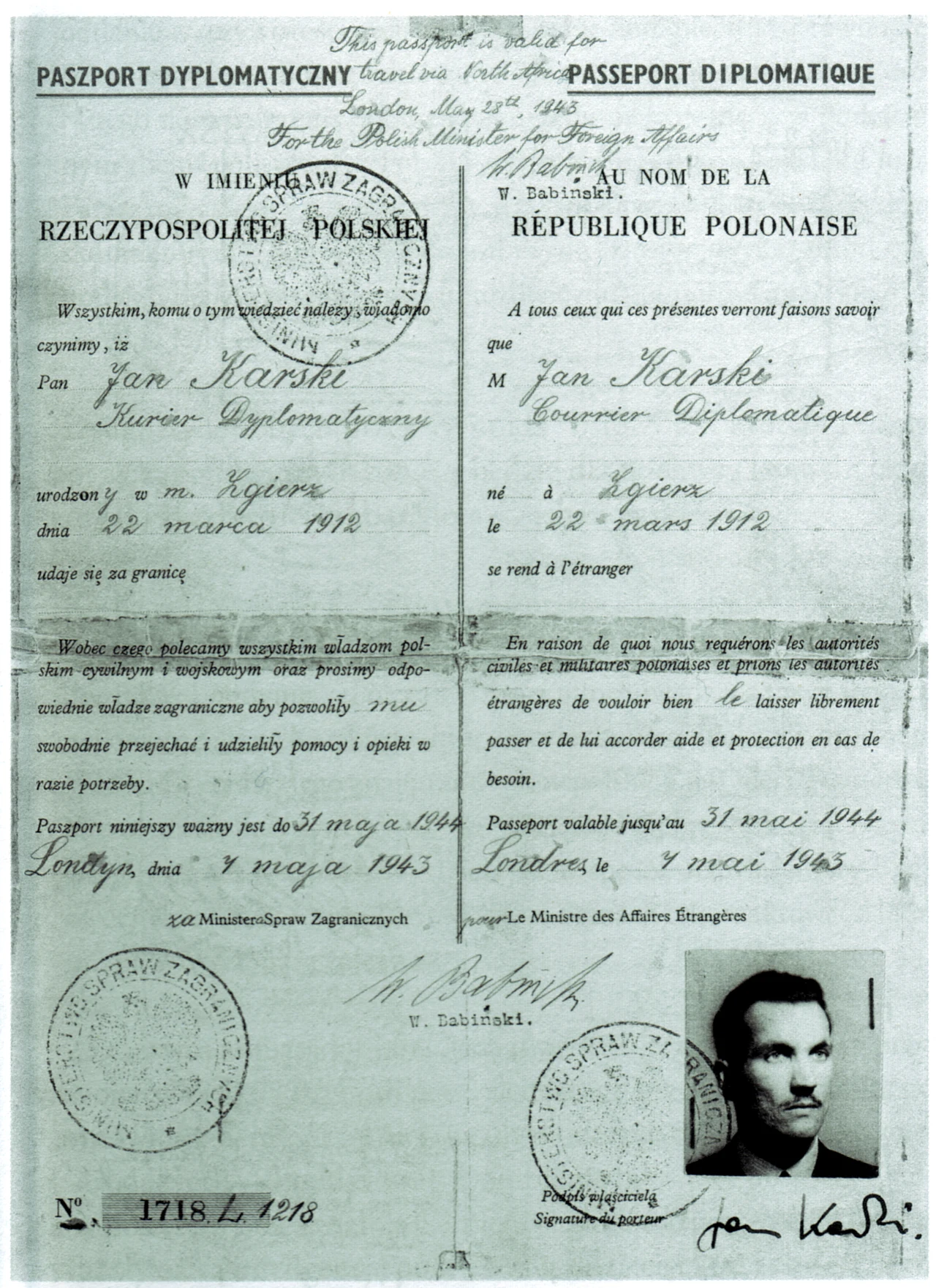 Paszport dyplomatyczny Jana Karskiego, wystawiony 4 maja 1943 w Londynie i podpisany przez zastępcę sekretarza generalnego Ministerstwa Spraw Zagranicznych Wacława Babińskiego - Wydawnictwo ZNAK