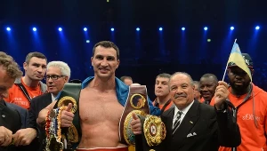 Władimir Kliczko, w tle Witalij