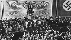 Adolf Hitler przemawia w Reichstagu