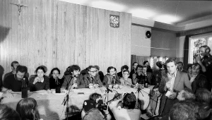 Zbigniew Bujak przemawaia na spotkaniu 17 września 1980 r. w klubie "Ster" (siedzibie gdańskiego MKZ), gdzi zapadła decyzja o powstaniu NSZZ "Solidarność"