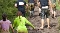 Zmagania uczestników Tough Mudder 2014