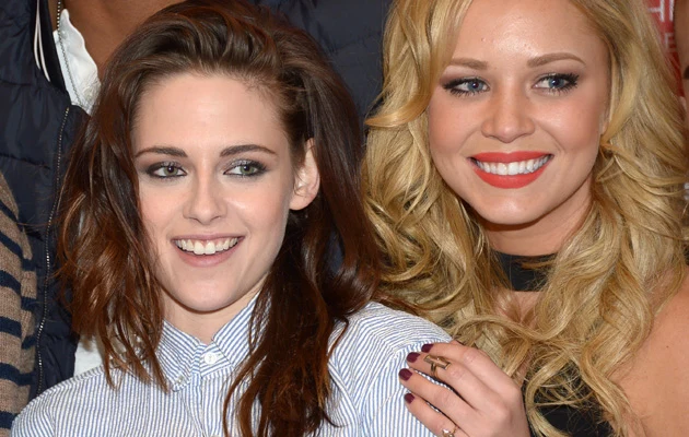 Kristen Stewart i Tara Holt na imprezie