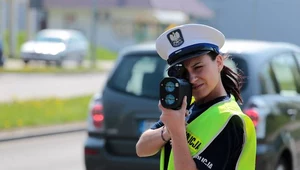 Policjanci mają zabierać prawa jazdy / Fot: Piotr Jedzura