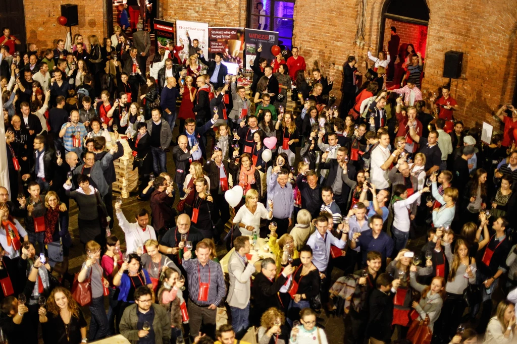 Tak bawiono się podczas festiwalu "Kocham wino" w 2013 roku Tak bawiono się podczas festiwalu "Kocham wino" w 2013 roku
