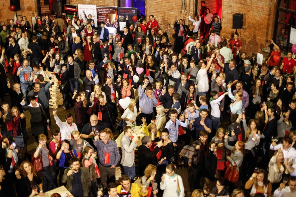 Tak bawiono się podczas festiwalu "Kocham wino" w 2013 roku Tak bawiono się podczas festiwalu "Kocham wino" w 2013 roku