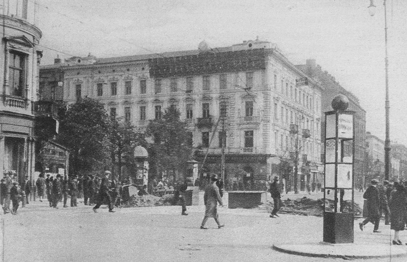 Barykady z karabinami maszynowymi na ul. Marszałkowskiej k. Dworca Głównego, Tygodnik "Światowid" Barykady z karabinami maszynowymi na ul. Marszałkowskiej k. Dworca Głównego, Tygodnik "Światowid"