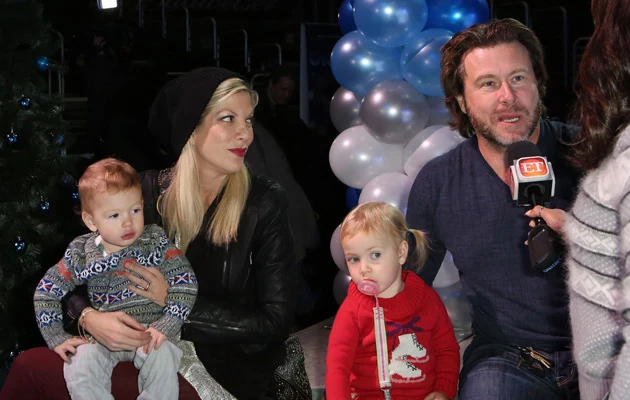 Tori Spelling z mężem i dziećmi Tori Spelling z mężem i dziećmi