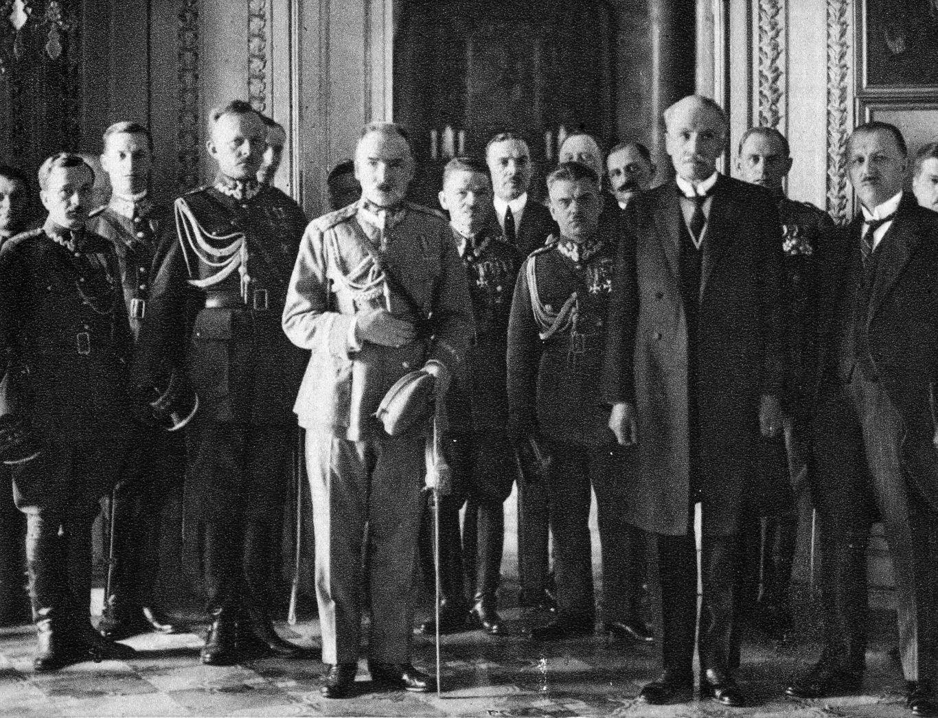 Zaprzysiężenie prezydenta po przewrocie majowym, 04.06.1926 r. Józef Piłsudski i Ignacy Mościcki obok kaplicy zamkowej Zaprzysiężenie prezydenta po przewrocie majowym, 04.06.1926 r. Józef Piłsudski i Ignacy Mościcki obok kaplicy zamkowej