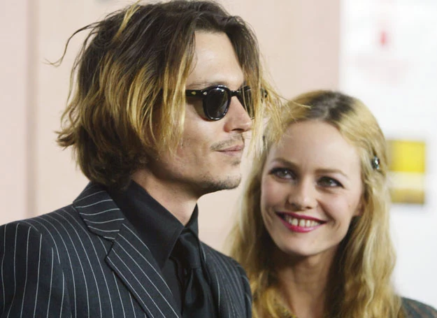 Johnny Depp i Vanessa Paradis w 2004 roku