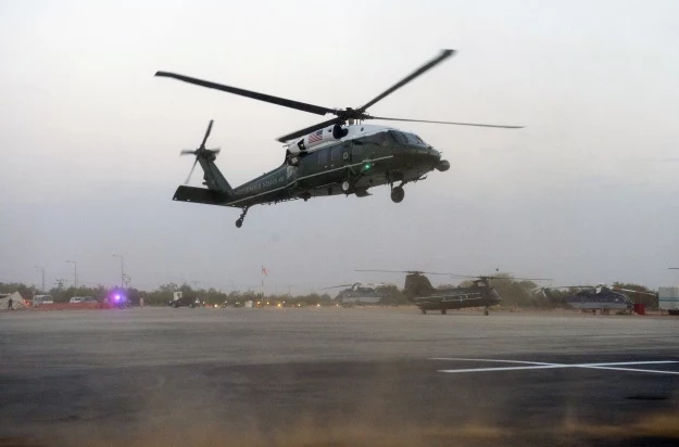 Marine One z Barackiem Obamą na pokładzie Marine One z Barackiem Obamą na pokładzie