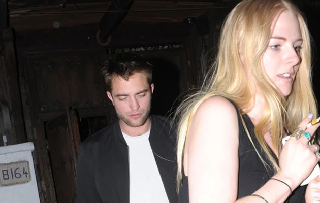 Robert Pattinson z koleżanką Kristen Stewart Robert Pattinson z koleżanką Kristen Stewart