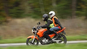 Posiadacz prawa jazdy kat. B będzie zwolniony z egzaminu na motocykl z automatyczną skrzynią biegów, o pojemności do 125 cm sześc., pod warunkiem, że ma prawo jazdy co najmniej do trzech lat