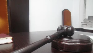 Po kilkuletnim śledztwie, wymagającym specjalistycznych opinii biegłych, prokuratura oskarżyła o doprowadzenie do wypadku dwóch kierowców.